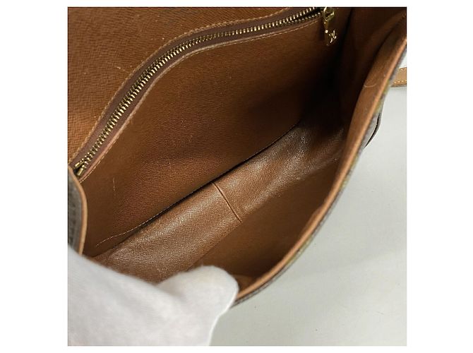 Borsa a tracolla Louis Vuitton Monogram Saint Cloud GM Marrone - vista 4