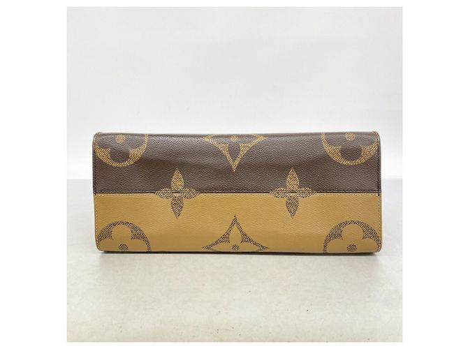 Borsa Tote Louis Vuitton Monogram Giant Reverse OnTheGo MM Marrone - vista 3