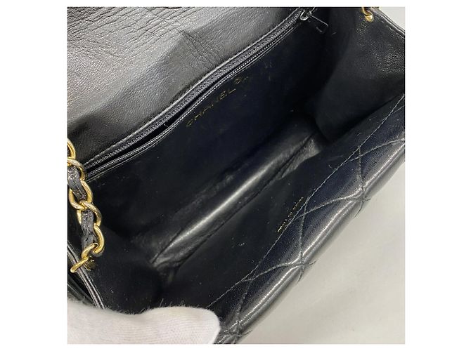 Chanel Matelassé Shoulder Bag Black - view 4