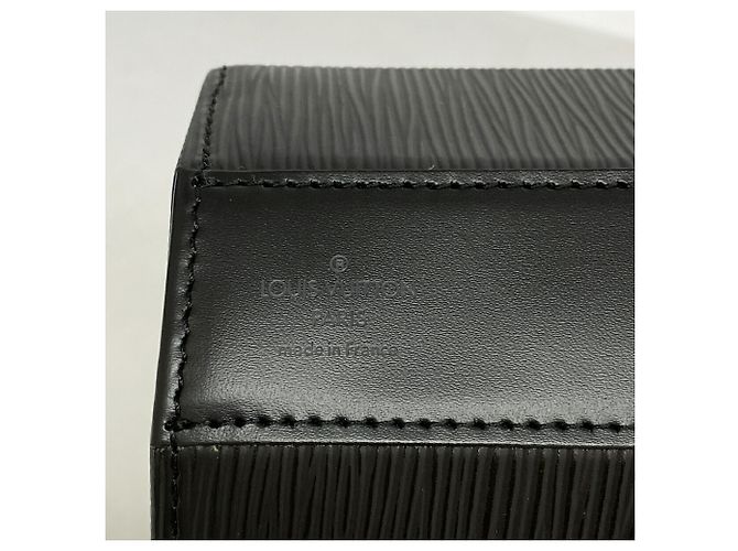 Louis Vuitton Epi Sac Sole Shoulder Bag Nero - vista 5