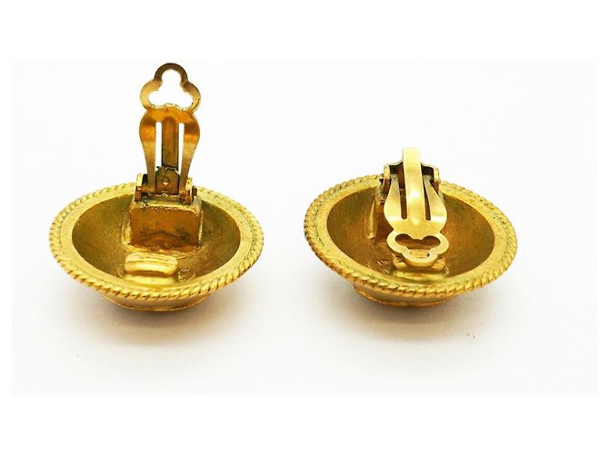 Orecchini a clip Chanel con cerchio logo Coco D'oro - vista 3