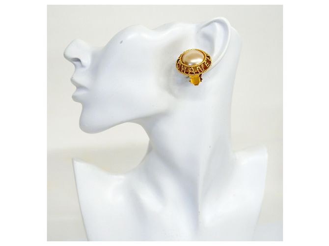 Orecchini a clip Chanel dorati con perla sintetica D'oro - vista 5