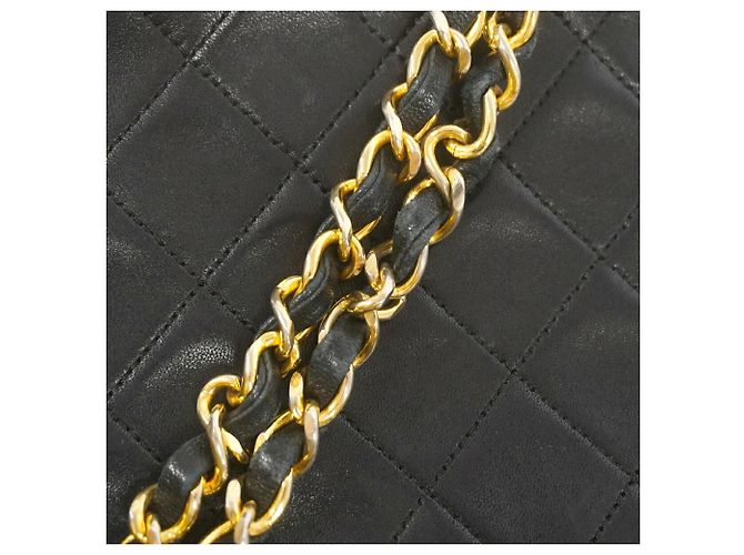 Borsa a tracolla Chanel Matelassé con catena Nero - vista 8
