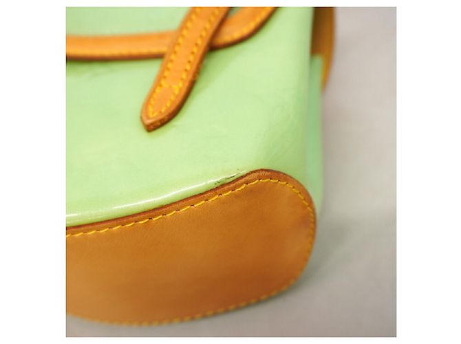 Borsa Louis Vuitton Vernis Biscayne Bay PM in Peppermint Verde - vista 6