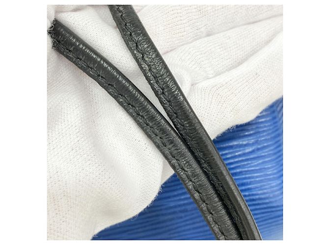 Noe Borsa a tracolla Louis Vuitton Epi Petit Noé Nero Blu - vista 10