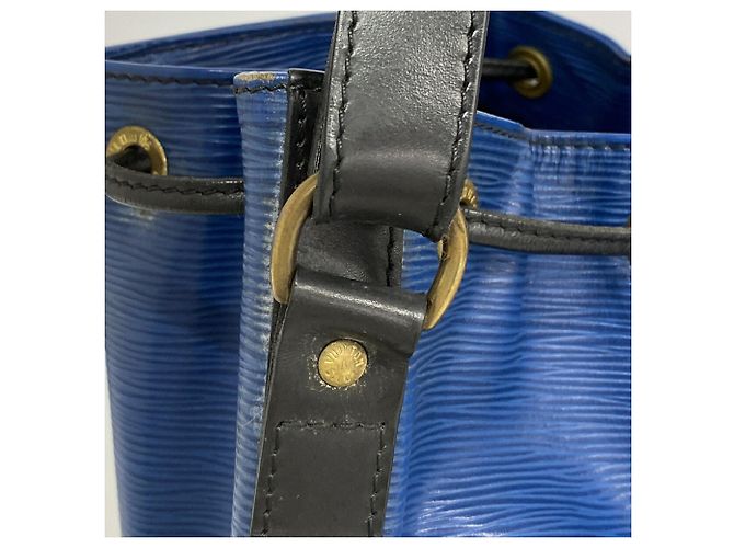 Noe Borsa a tracolla Louis Vuitton Epi Petit Noé Nero Blu - vista 11