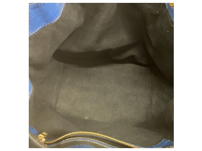 Noe Borsa a tracolla Louis Vuitton Epi Petit Noé Nero Blu - vista 4