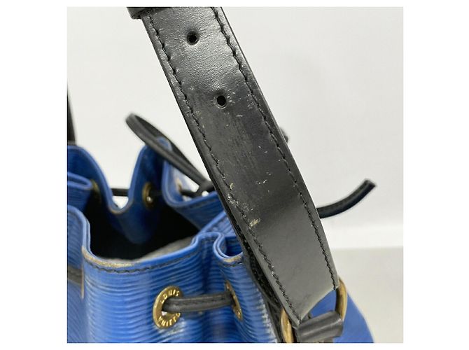 Noe Borsa a tracolla Louis Vuitton Epi Petit Noé Nero Blu - vista 9