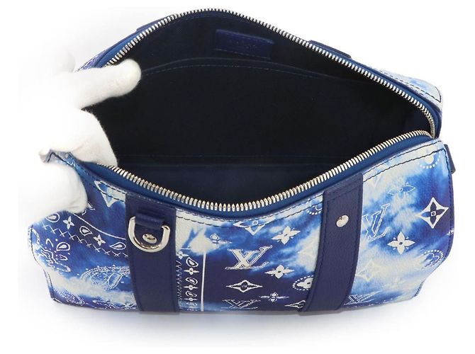 Borsa a mano e a tracolla Louis Vuitton Monogram Bandana City Keepall Bianco Blu - vista 6