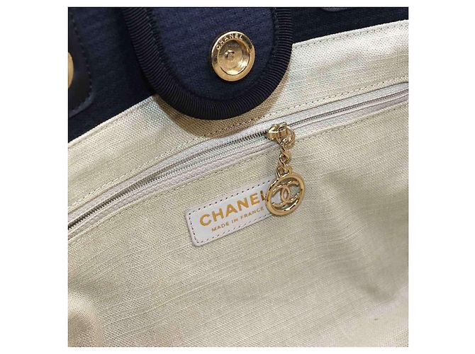 Borsa a mano Chanel Deauville Small 2-way Tote Blu navy - vista 8