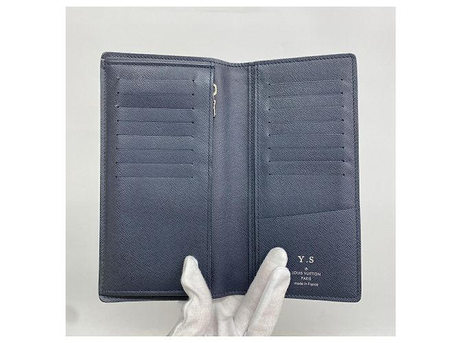 Louis Vuitton Taiga Portefeuille Brazza Long Wallet Blu navy - vista 3