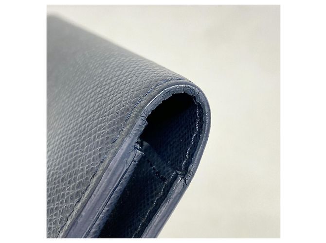 Louis Vuitton Taiga Portefeuille Brazza Long Wallet Blu navy - vista 5