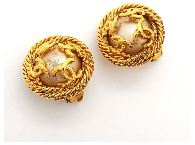Orecchini a clip Chanel dorati con perla sintetica D'oro - vista 2