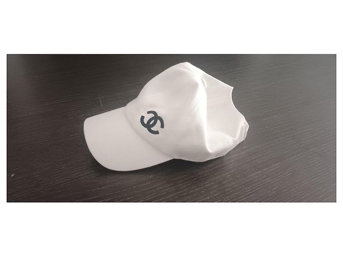 Cappellino Chanel in cotone bianco - vista 3