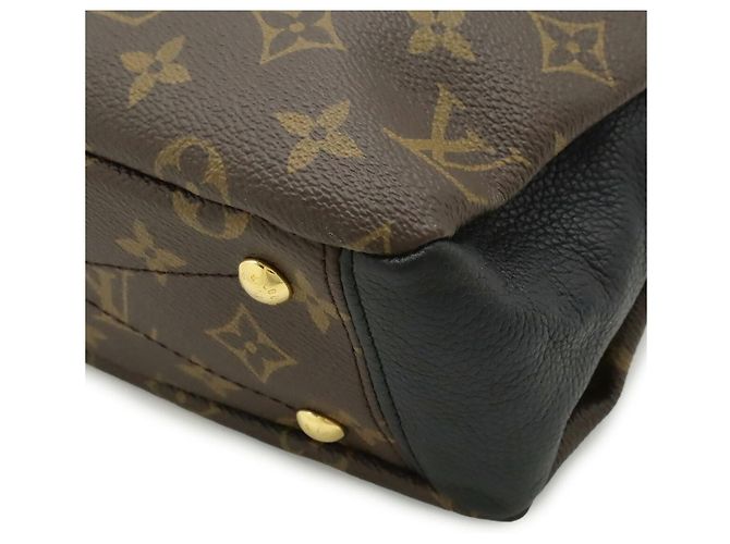 Borsa a tracolla Louis Vuitton Pallas BB Nero - vista 3