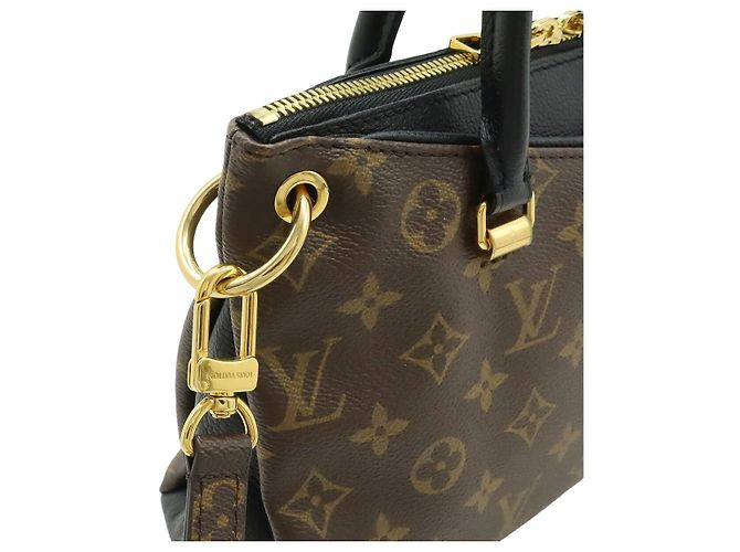 Borsa a tracolla Louis Vuitton Pallas BB Nero - vista 5
