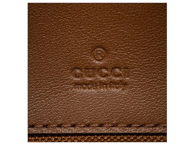 Mini borsa a tracolla in pelle con emblema GG in rilievo Gucci Marrone - vista 8