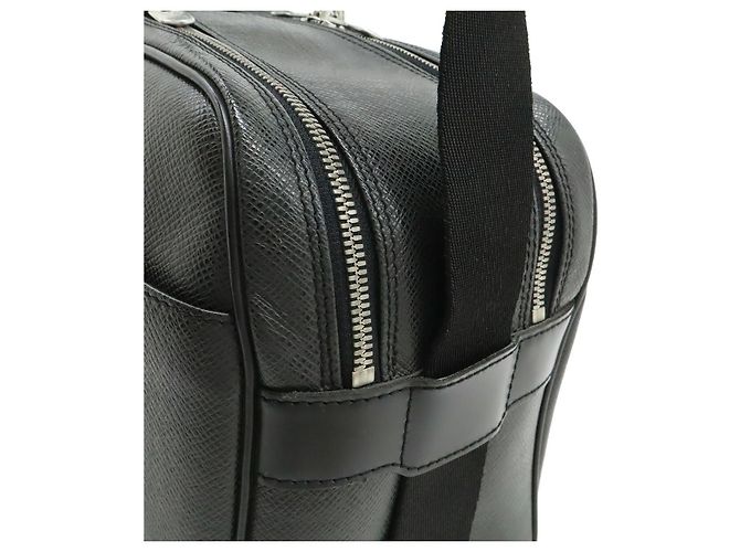 Borsa Louis Vuitton Taiga Reporter PM Nero - vista 4