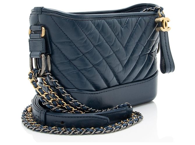 Chanel Chevron Aged Calfskin Gabrielle Small Hobo Blu - vista 2