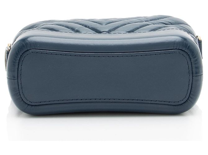 Chanel Chevron Aged Calfskin Gabrielle Small Hobo Blu - vista 4