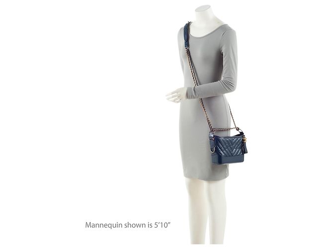 Chanel Chevron Aged Calfskin Gabrielle Small Hobo Blu - vista 5