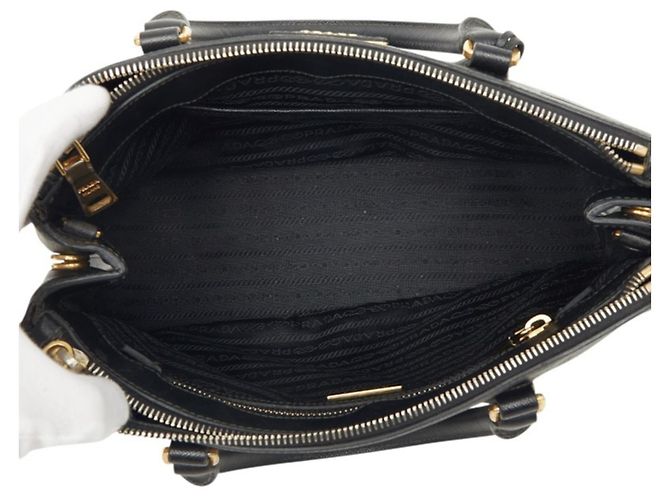 Saffiano Borsa Prada Triangle Logo Plate BN1801 Nero - vista 12