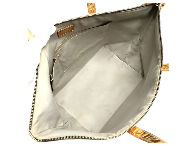 Borsa Louis Vuitton Monogram Miroir Bellevue GM D'oro - vista 13