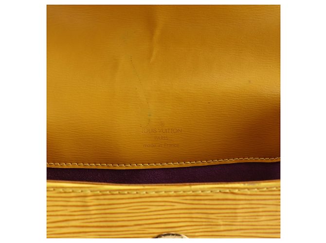 Louis Vuitton Buci Epi Leather Giallo - vista 5
