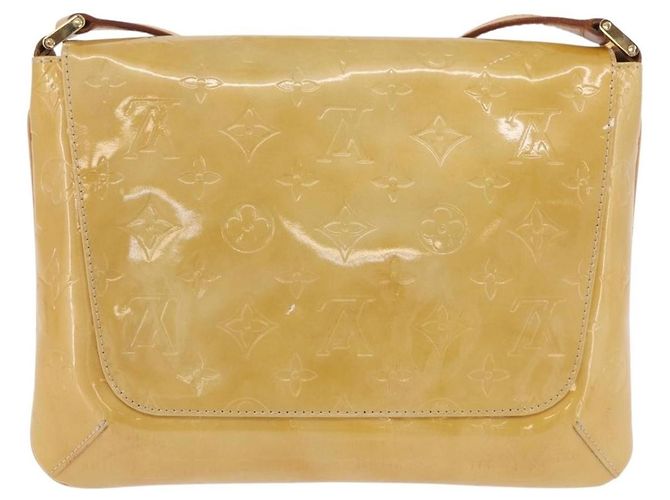 Louis Vuitton Thompson Street Monogram Vernis Medium Amarillo - vista 2