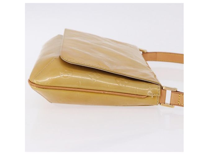 Louis Vuitton Thompson Street Monogram Vernis Medium Amarillo - vista 3