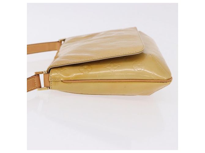 Louis Vuitton Thompson Street Monogram Vernis Medium Amarillo - vista 4