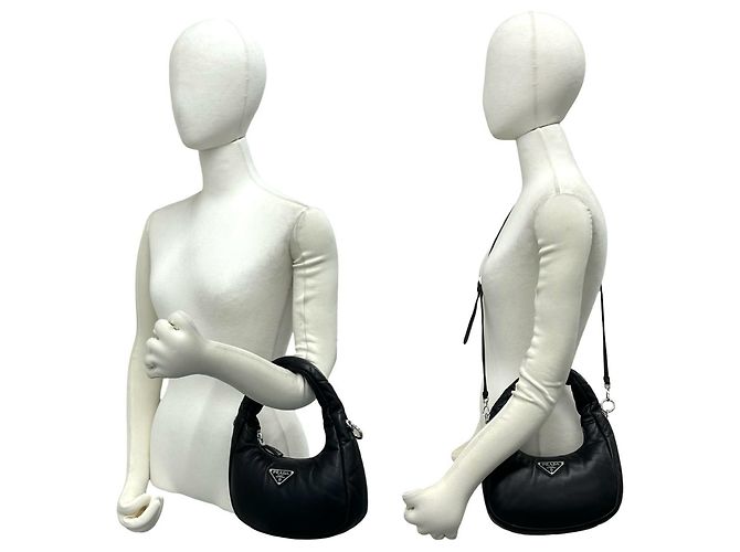 Bolsa Prada em couro Nappa acolchoado com logo Triangle Preto - vista 2