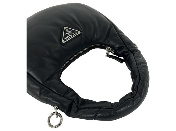 Bolsa Prada em couro Nappa acolchoado com logo Triangle Preto - vista 4