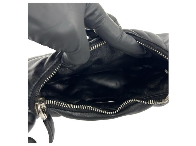 Bolsa Prada em couro Nappa acolchoado com logo Triangle Preto - vista 9