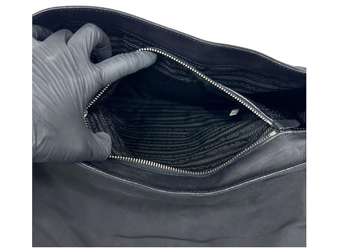 Prada Triangle Logo Hardware Tote Bag Schwarz - Ansicht 10