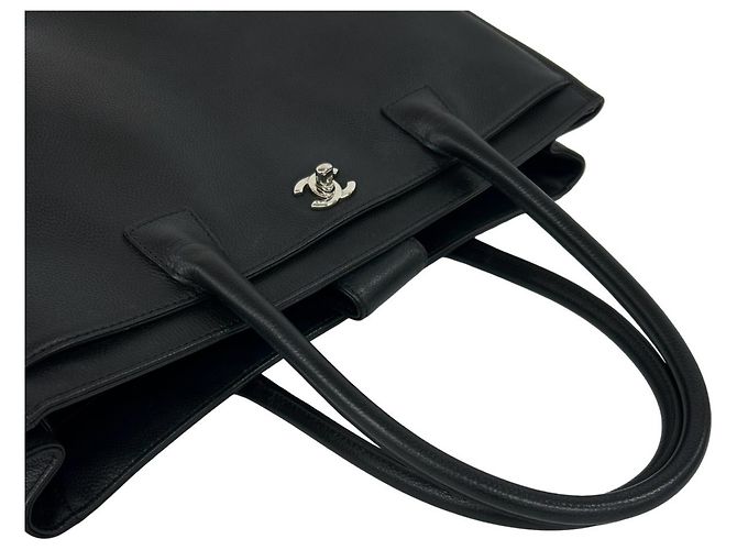 Borsa Chanel Executive Tote in pelle di vitello grana nera Nero - vista 4