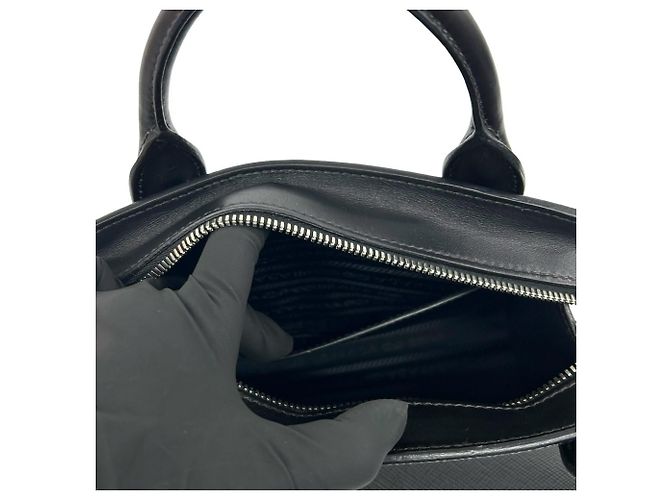 Borsa Prada Christen in pelle Saffiano con logo triangolare in metallo Nero - vista 10