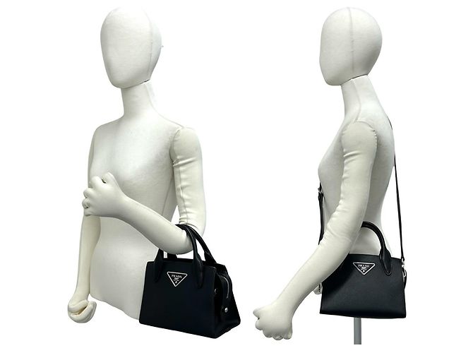 Borsa Prada Christen in pelle Saffiano con logo triangolare in metallo Nero - vista 2