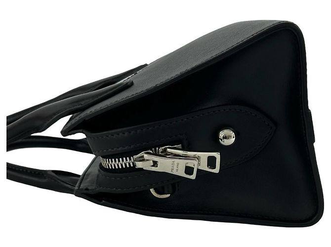 Borsa Prada Christen in pelle Saffiano con logo triangolare in metallo Nero - vista 5