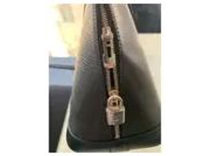 Louis Vuitton Alma PM in pelle Epi nera Nero - vista 5