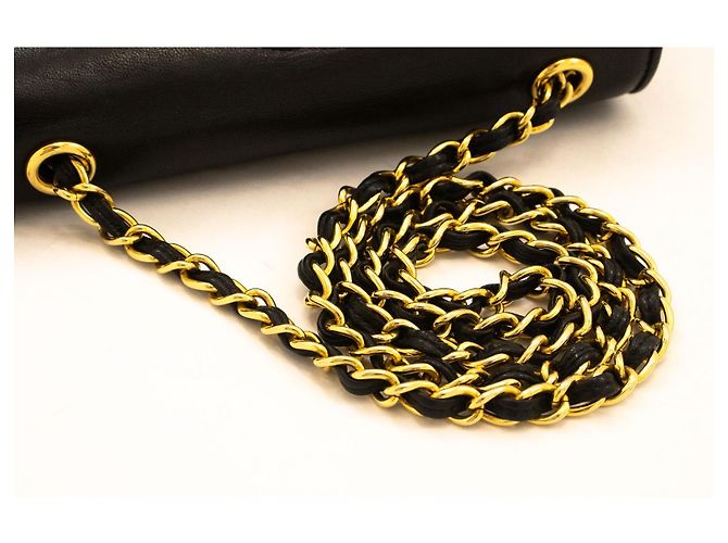 Chanel Vintage Curve CC Flap Quilted Lambskin Mini Negro - vista 6