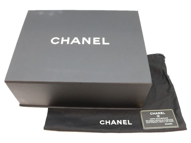 CHANEL A67086 Borsa a tracolla Boy Chanel 25 Medium in pelle caviar nera Nero - vista 14