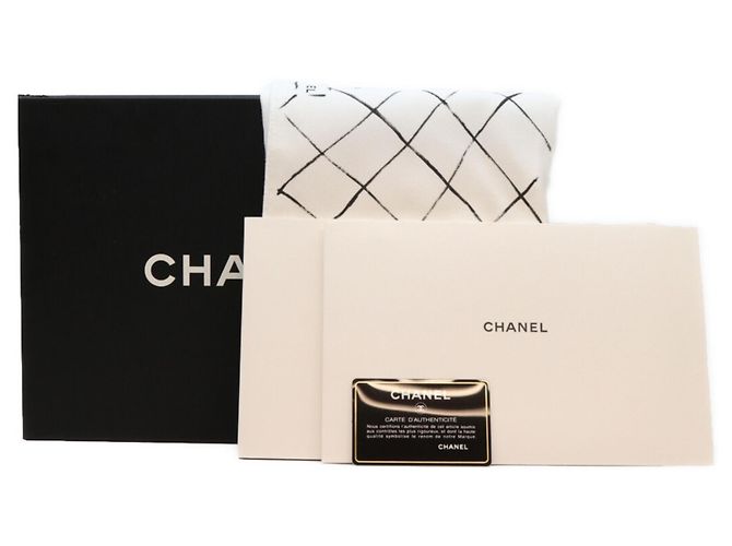 Borsa a tracolla Chanel Classic Flap in pelle caviar nera matelassé Nero - vista 12