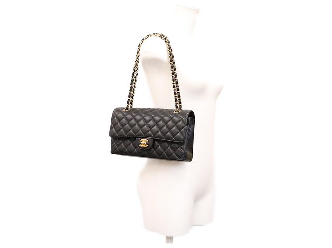 Borsa a tracolla Chanel Classic Flap in pelle caviar nera matelassé Nero - vista 13