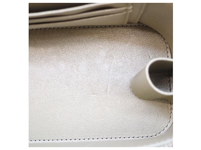 Borsa a tracolla Chanel 2023 Cruise CC Dynasty in pelle d'agnello dorata D'oro - vista 12
