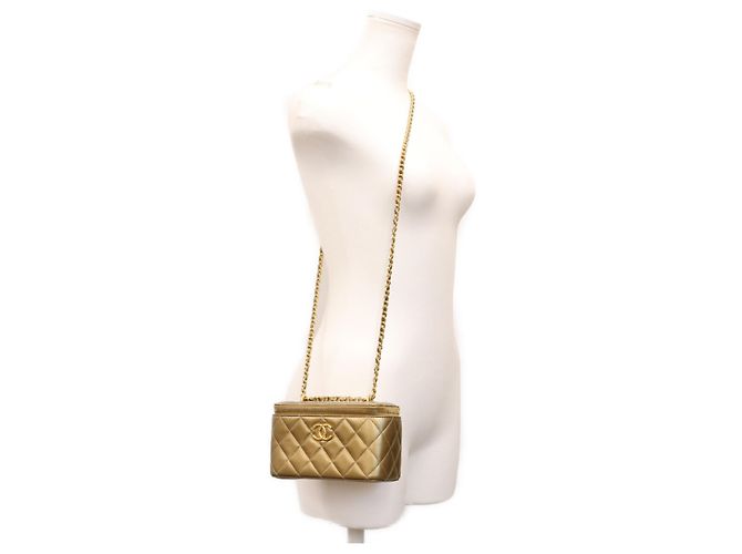 Borsa a tracolla Chanel 2023 Cruise CC Dynasty in pelle d'agnello dorata D'oro - vista 14