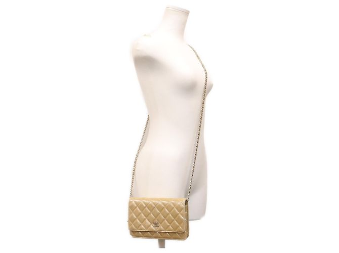 Borsa a tracolla portafoglio in pelle dorata Chanel D'oro - vista 13