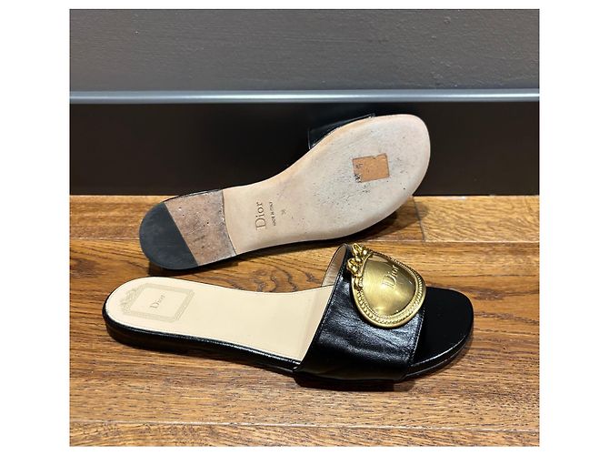 Dior Ciabatte in pelle nera con logo dorato Nero - vista 6