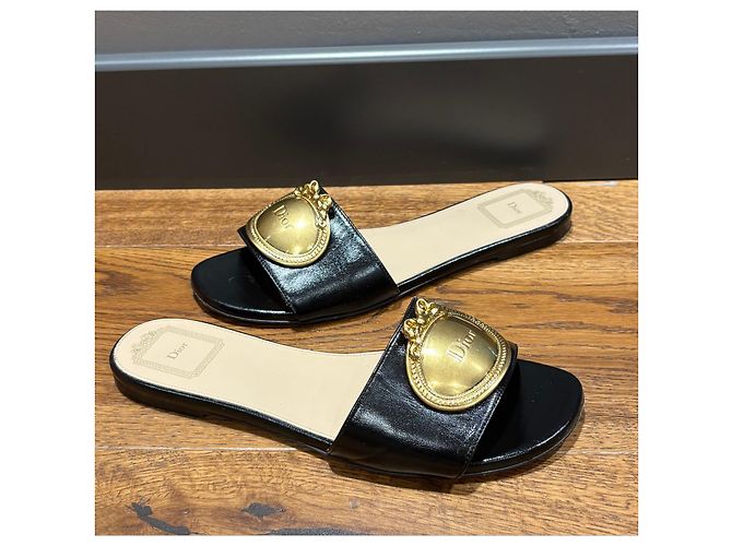 Dior Ciabatte in pelle nera con logo dorato Nero - vista 9