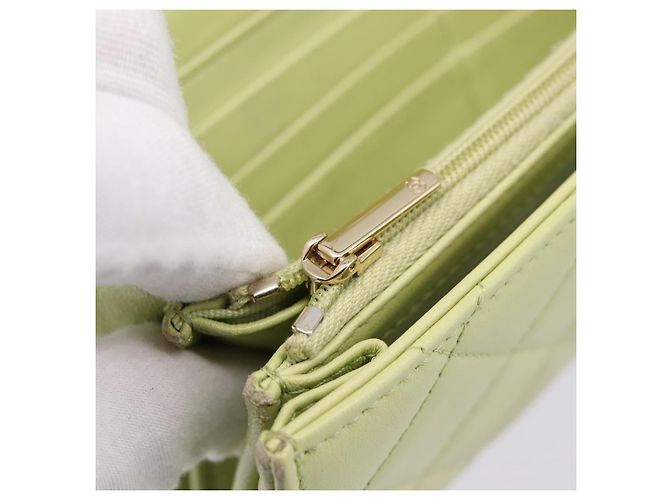 Portafoglio lungo CHANEL Matelasse in pelle d'agnello verde e oro CC Auth 197728 D'oro - vista 10